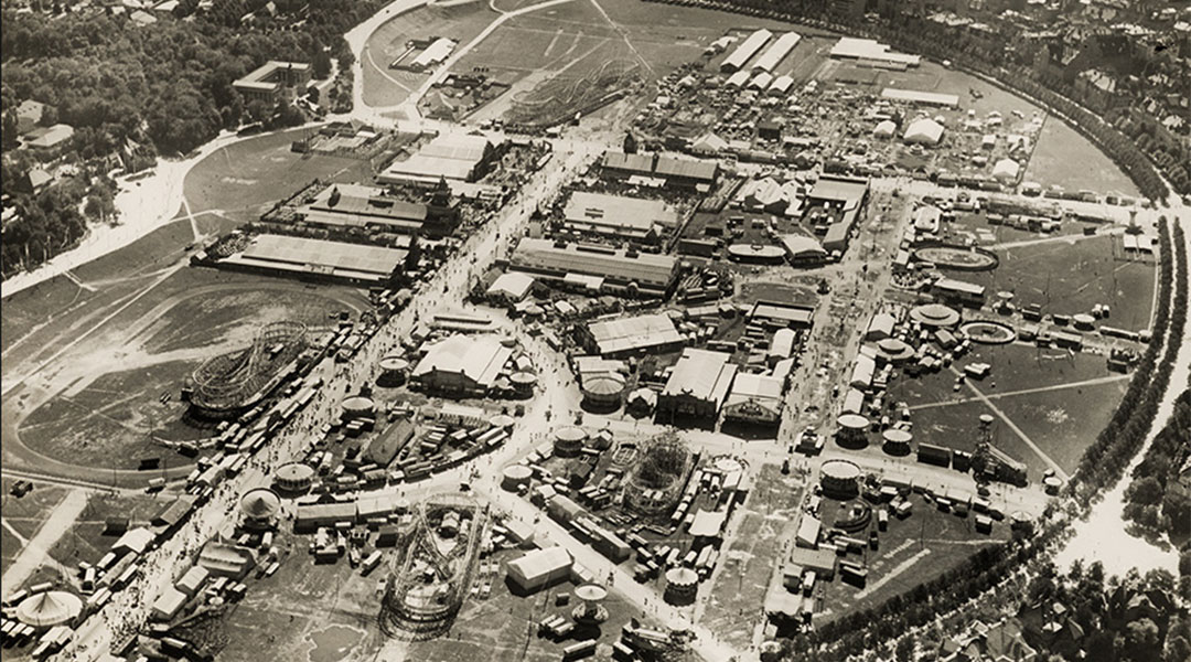 Oktoberfest München, Glasplatte, Schrägaufnahme aus den 1920er Jahren Luftbild des Oktoberfests in München, Schrägaufnahme aus den 1920er Jahren